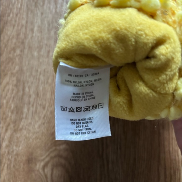 Yellow knit Mittens - Picture 3 of 3